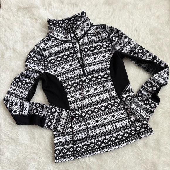 Zella Other - Zella Black and White Patterned Turtleneck Sweater